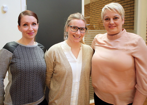 sårsykepleierne Danka Vukas ( til høyre  og Ann-Therese Malmgren (til venstre) og LIS-lege Wenche Hegard i midten