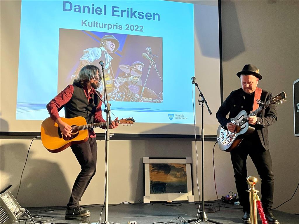 Gjermund Ulvang Hagen og kulturprisvinner Daniel Eriksen sammen på scenen