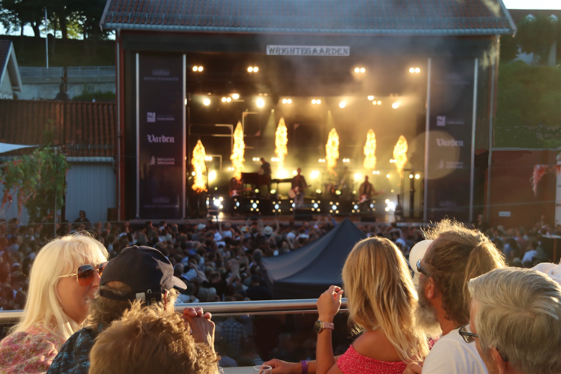 Folk som ser på en konsert